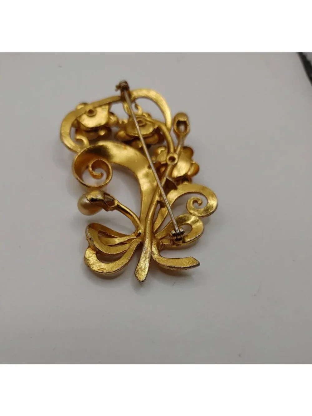 VTG Brooch faux Pearls gold Tone Floral Some Damage on pearls See Photo's